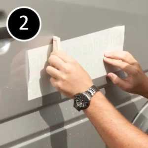 wet-apply-sign-vinyl-guide-02-squeegee-graphic