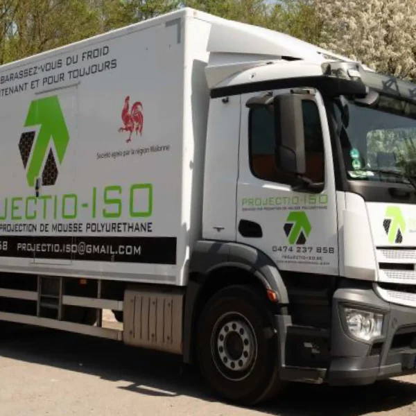 Fedrigoni Platinum Airflow Opaque Series cut sign vinyls applied for truck livery design using green, black and red cut-lettering and various large logos applied to the long flat sides as well as to the slightly curved contours of the cab.