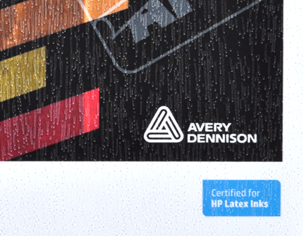 Avery Dennison MPI 8726 wood in a close-up view showing the grain texture in the self-adhesive wall decoration vinyl and the embossed wood effect pattern in the printed and unprinted areas of the media.