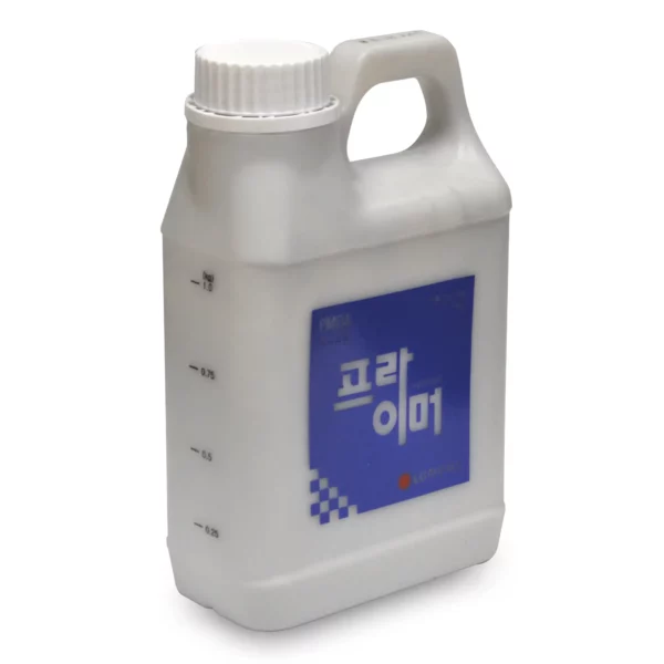 PM04, LG Hausys Surface Primer for interior films in a 1kg white-grey plastic container bottle with white screw on cap and carry handle on top. measurements are also printed on the side of the bottle so you can see how much of the fluid is left in the bottle. The LG Hausys logo and PM04 product name are printed on the wider front side.